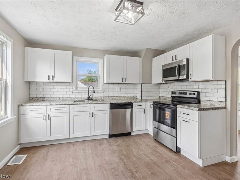 3535 Erin Avenue, Cleveland, OH 44113 Photo 21