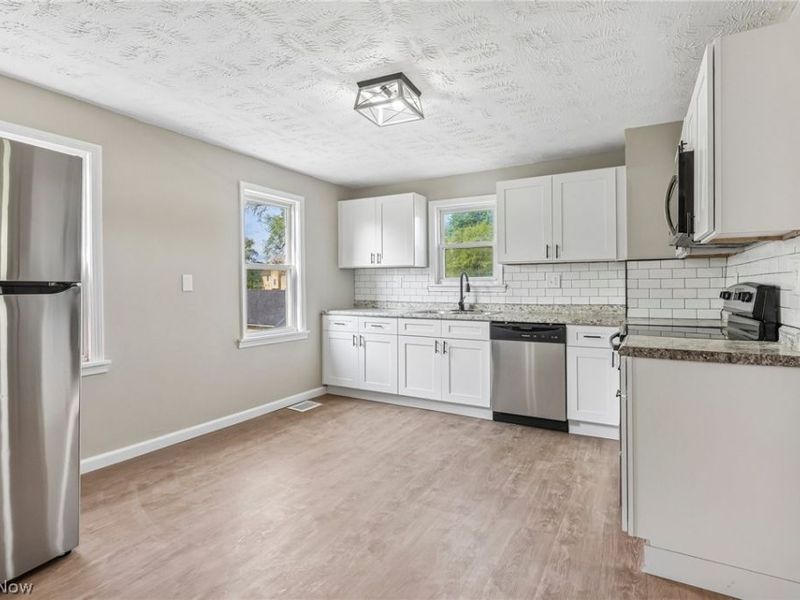 3535 Erin Avenue, Cleveland, OH 44113 Photo 22