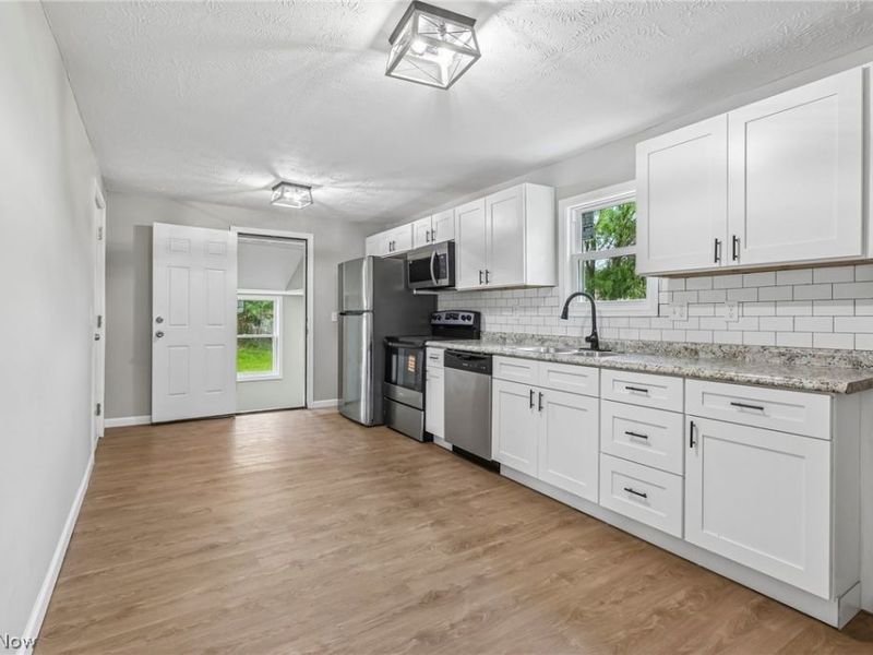 3535 Erin Avenue, Cleveland, OH 44113 Photo 3