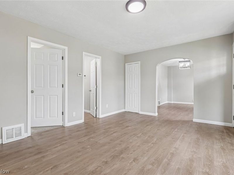 3535 Erin Avenue, Cleveland, OH 44113 Photo 8