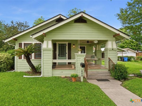 808 E Krezdorn Street , Seguin, TX 78155