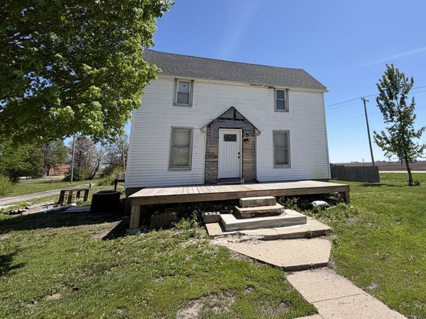 2 Missouri Street, Hindsboro, IL 61930