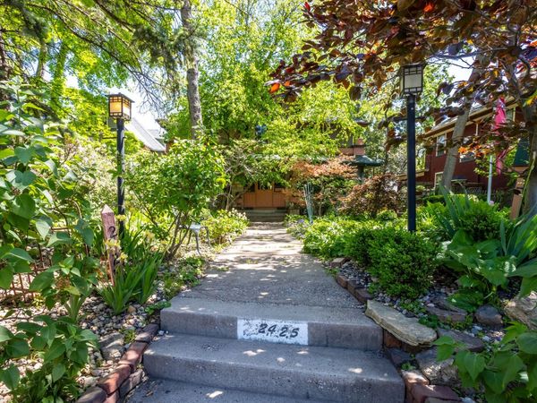 2425 N Brady Street , Davenport, IA 52803