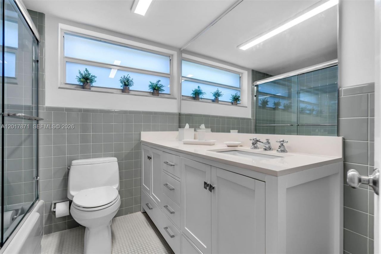 255 Sunrise Dr , Unit 207, Key Biscayne, FL 33149 Photo