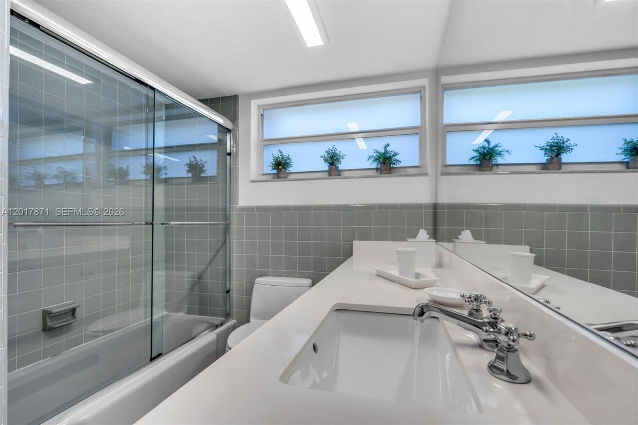 255 Sunrise Dr , Unit 207, Key Biscayne, FL 33149 Photo