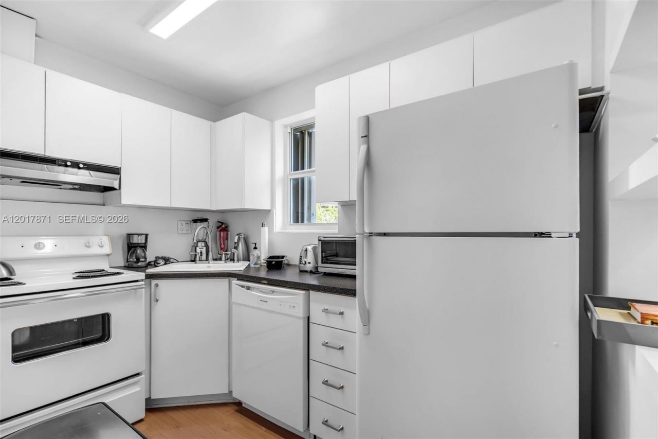 255 Sunrise Dr , Unit 207, Key Biscayne, FL 33149 Photo