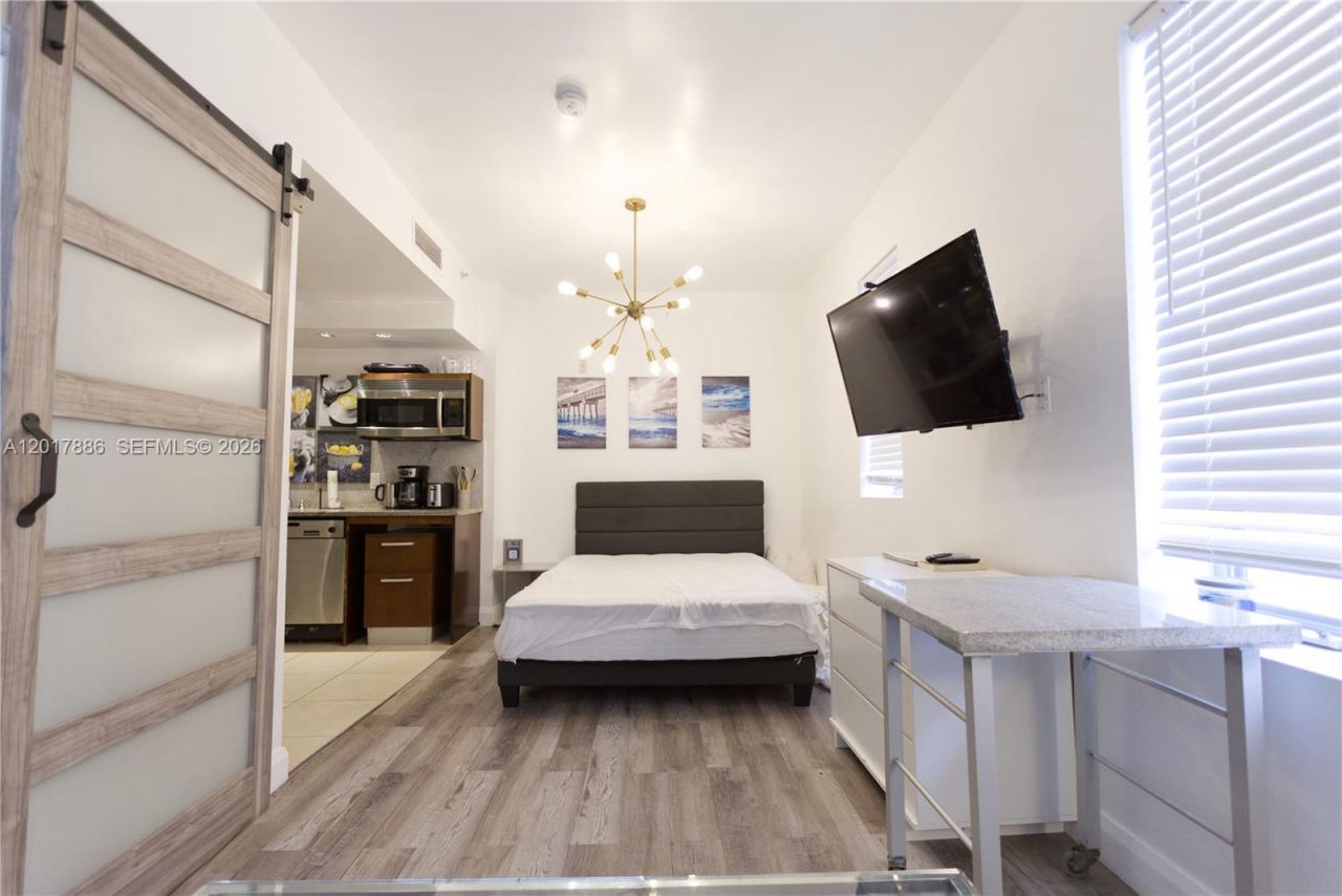 1036 Ocean Dr, Unit B308, Miami Beach, FL 33139 Photo