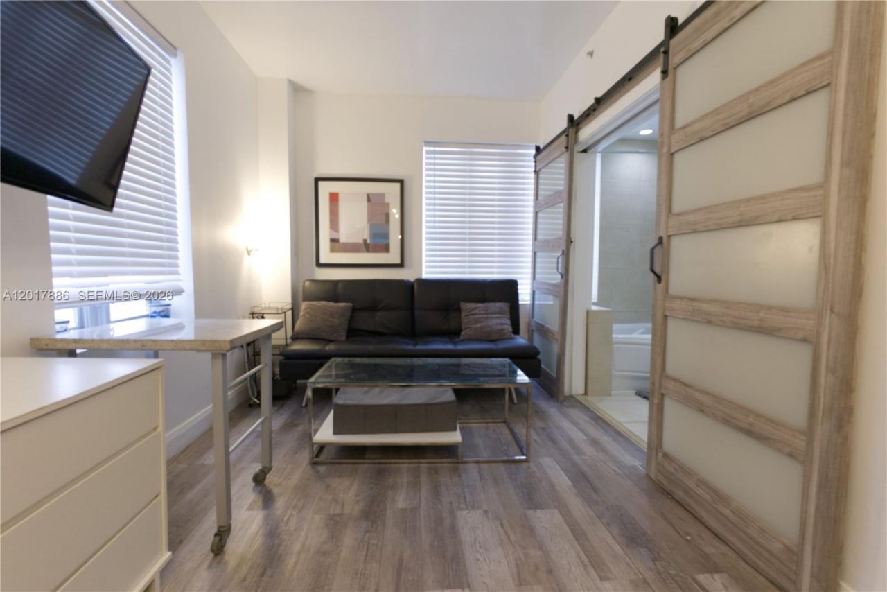 1036 Ocean Dr, Unit B308, Miami Beach, FL 33139 Photo