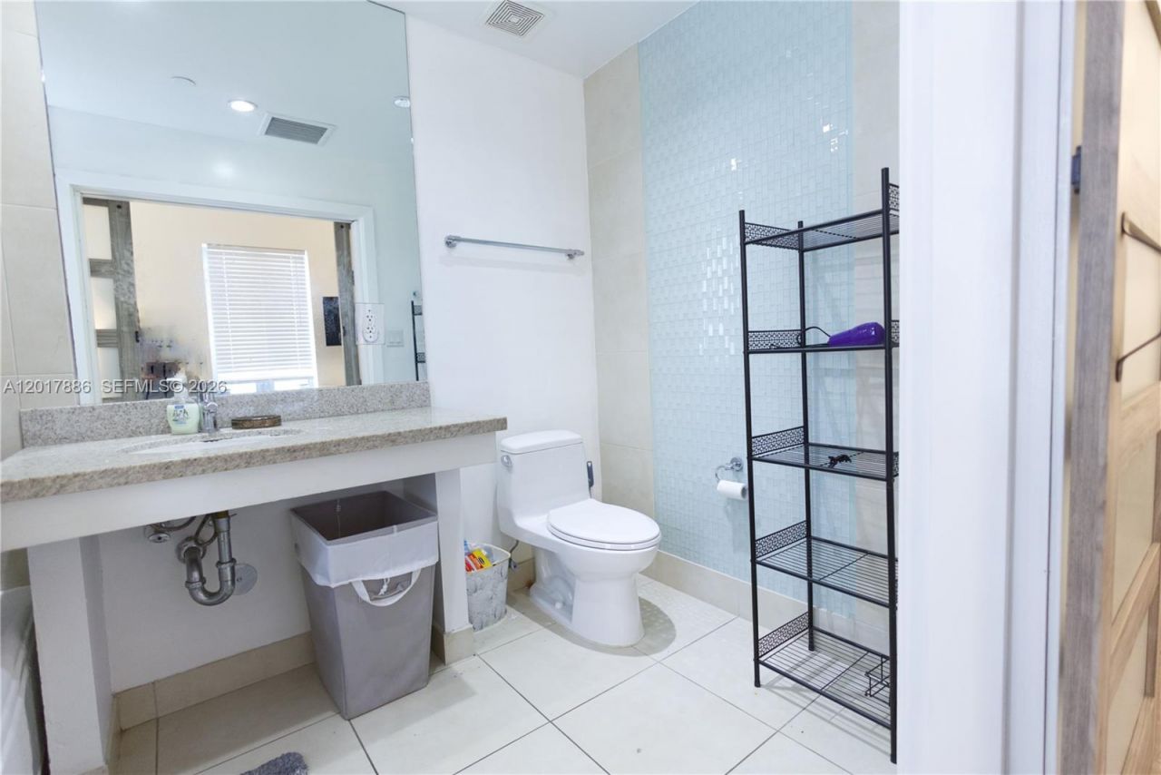 1036 Ocean Dr, Unit B308, Miami Beach, FL 33139 Photo