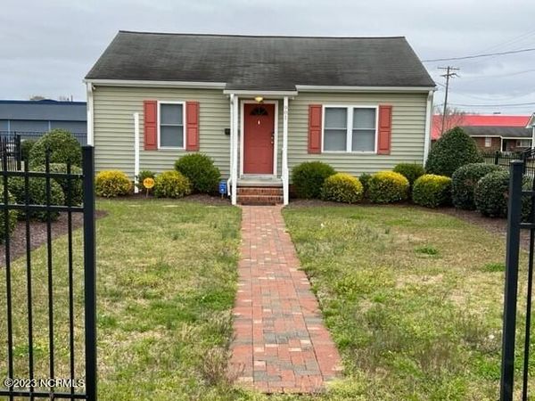 901 Hackney Avenue , Washington, NC 27889
