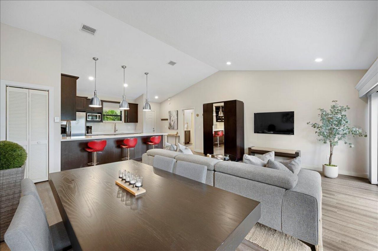 11863 Wimbledon Circle, Unit 542, Wellington, FL 33414 Photo