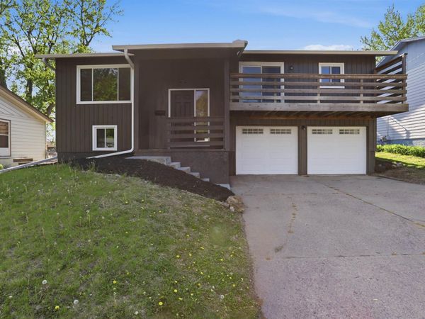 937 S Harrington Ave, Sioux Falls, SD 57103