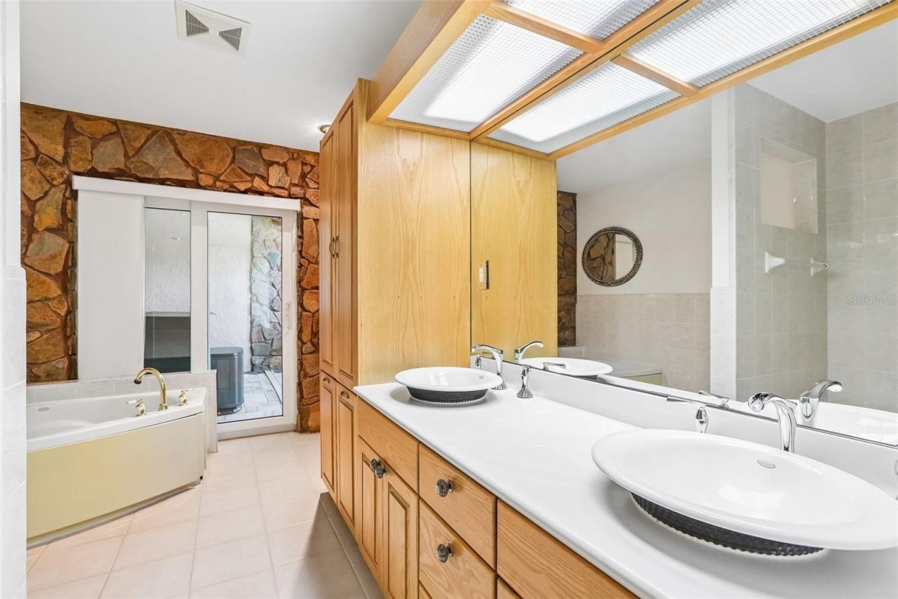 2424 Sundancer Drive, Clearwater, FL 33759 Photo