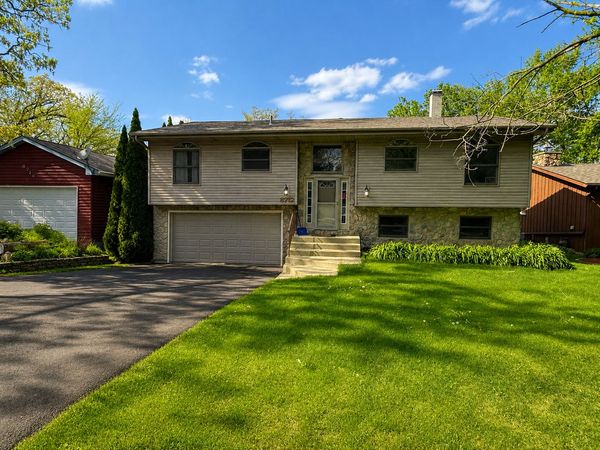 8712 Coral Road, Wonder Lake, IL 60097