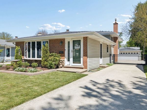 1015 E Lowden Avenue , Wheaton, IL 60189
