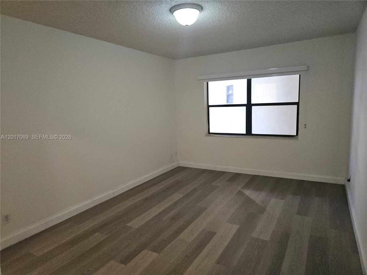 8290 Lake Dr , Unit 308, Doral, FL 33166 Photo
