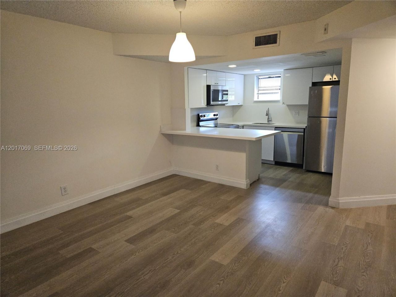 8290 Lake Dr , Unit 308, Doral, FL 33166 Photo