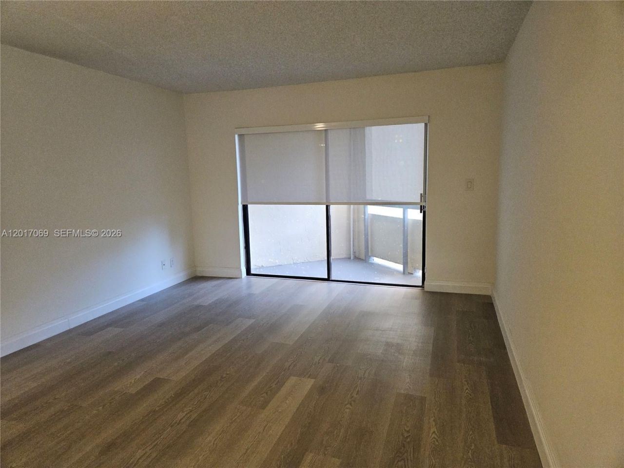 8290 Lake Dr , Unit 308, Doral, FL 33166 Photo