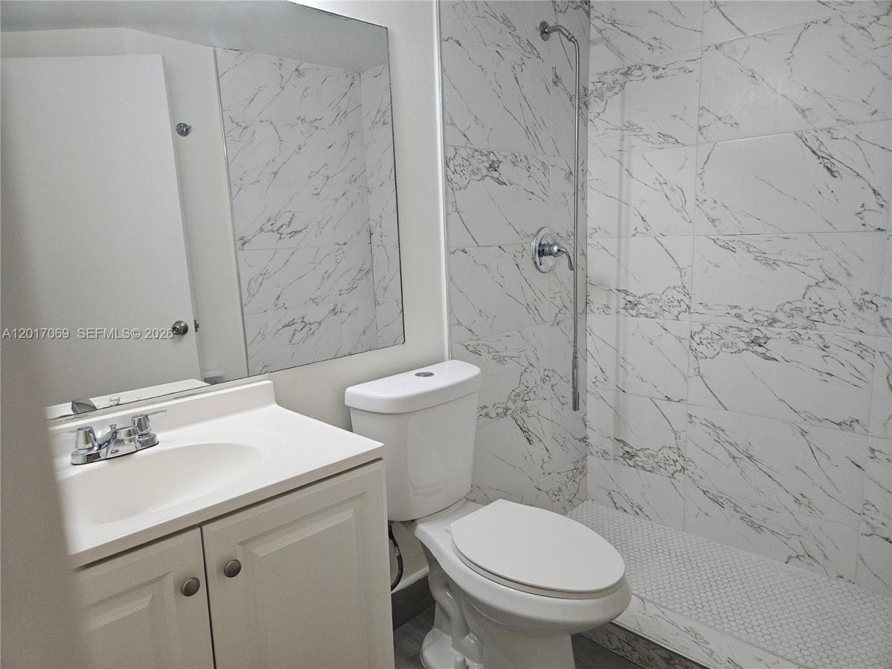 8290 Lake Dr , Unit 308, Doral, FL 33166 Photo