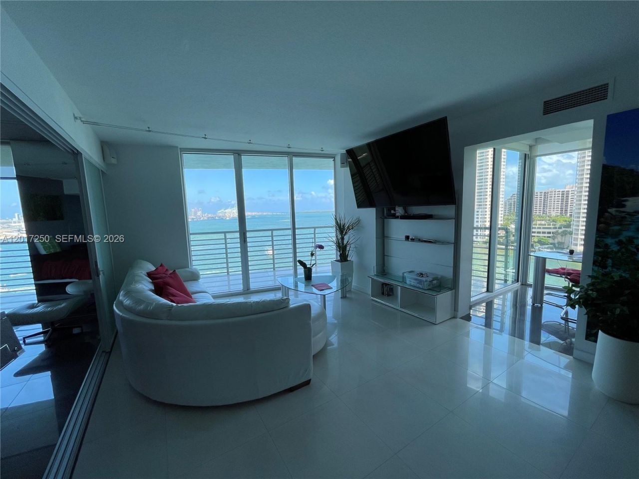 335 S Biscayne Blvd , Unit 1209, Miami, FL 33131 Photo