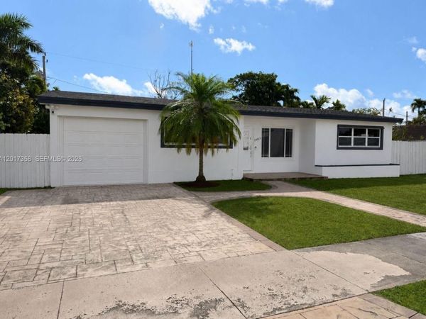 21011 NE 25th Ct , Miami, FL 33180