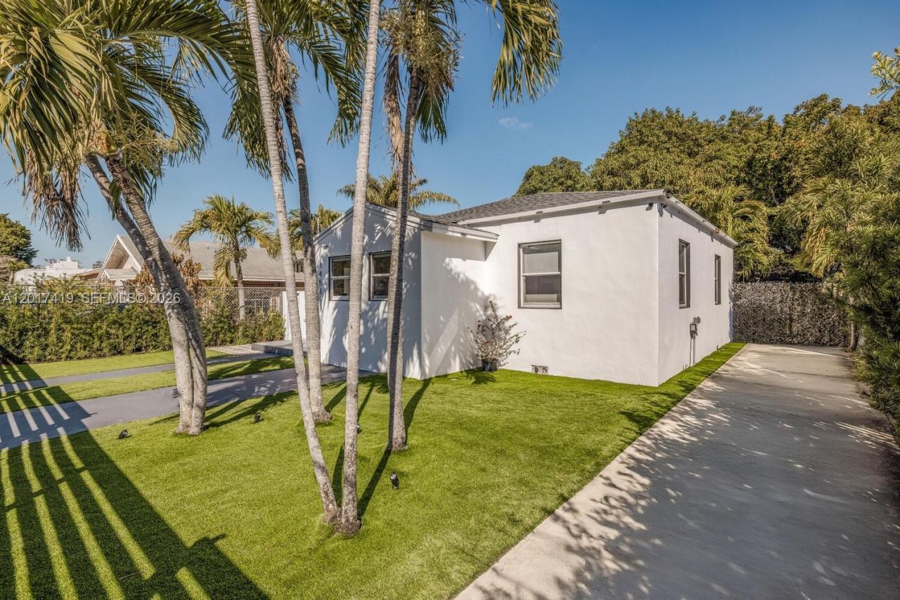 1451 NW 31st St , Miami, FL 33142 Photo
