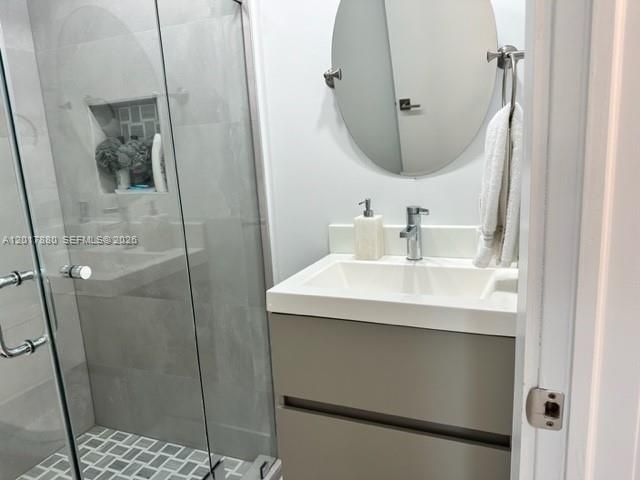 5401 Collins Ave , Unit 128, Miami Beach, FL 33140 Photo