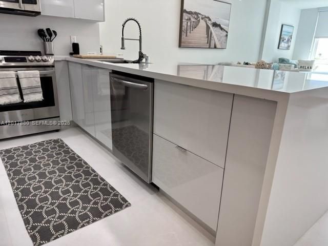 5401 Collins Ave , Unit 128, Miami Beach, FL 33140 Photo