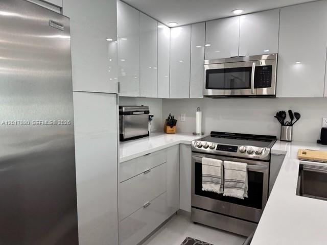 5401 Collins Ave , Unit 128, Miami Beach, FL 33140 Photo