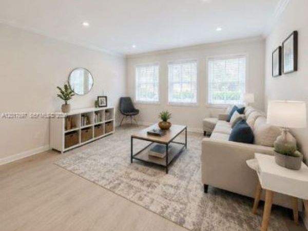 615 NE 12th Ave, Unit 109, Fort Lauderdale, FL 33304