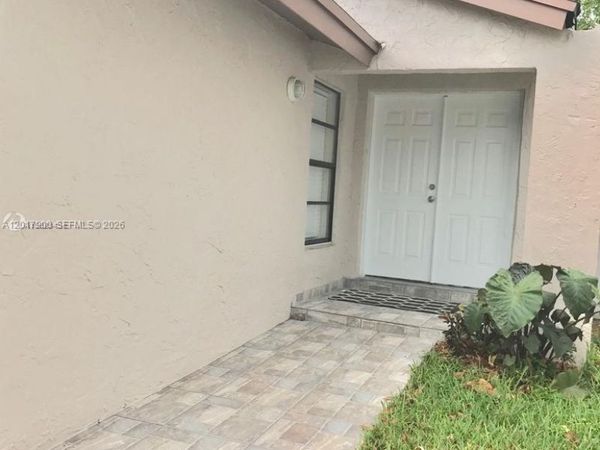 11447 SW 33rd Ln , Miami, FL 33165