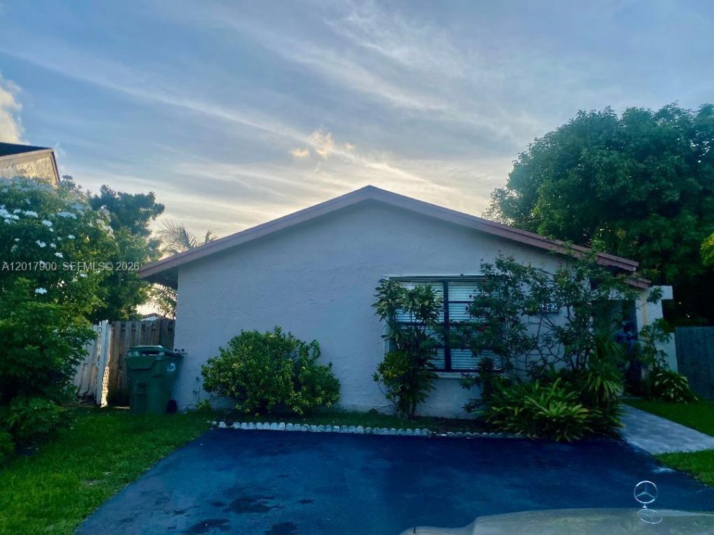 11447 SW 33rd Ln, Miami, FL 33165 Photo
