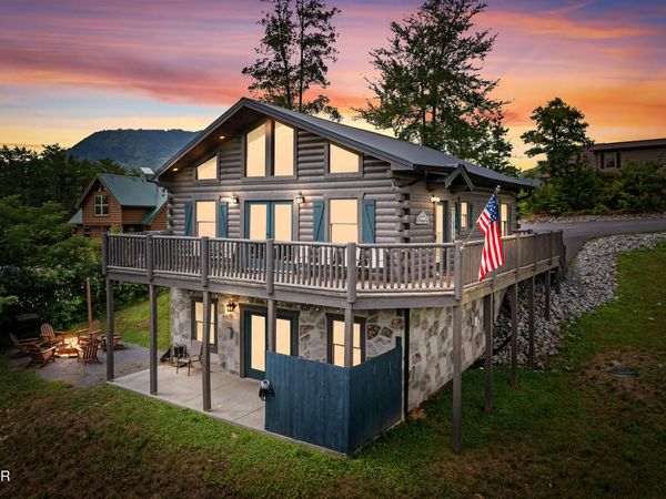 705 Rondayview Lane, Sevierville, TN 37876
