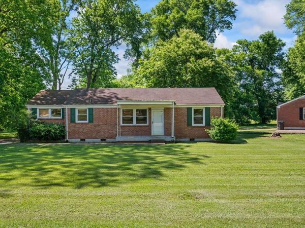 205 Pleasant Dr , Columbia, TN 38401