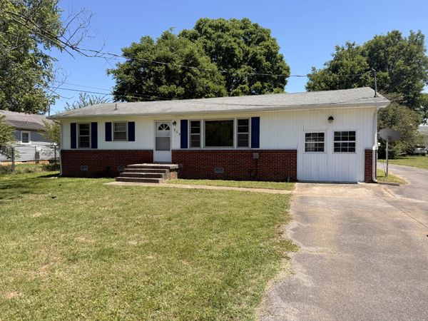 903 Shelbyview Dr , Shelbyville, TN 37160