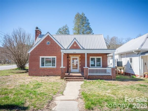 228 Main Street , Rosman, NC 28772