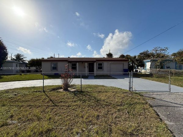 1011 Avenue F , Riviera Beach, FL 33404