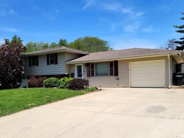 2217 CRESTVIEW Drive, Pekin, IL 61554