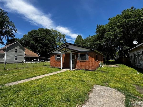 205 E 9th Street , Caruthersville, MO 63830
