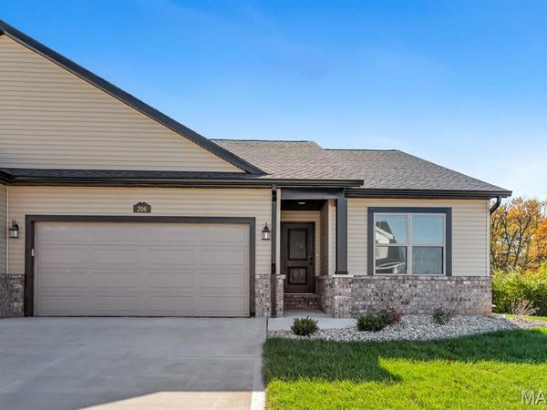 206 Wrigley Field , Bethalto, IL 62010