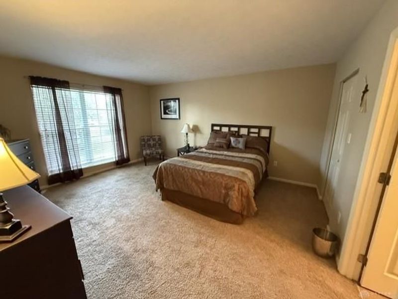 2094 Foxknoll Drive, Washington Township, OH 45458 Photo 15
