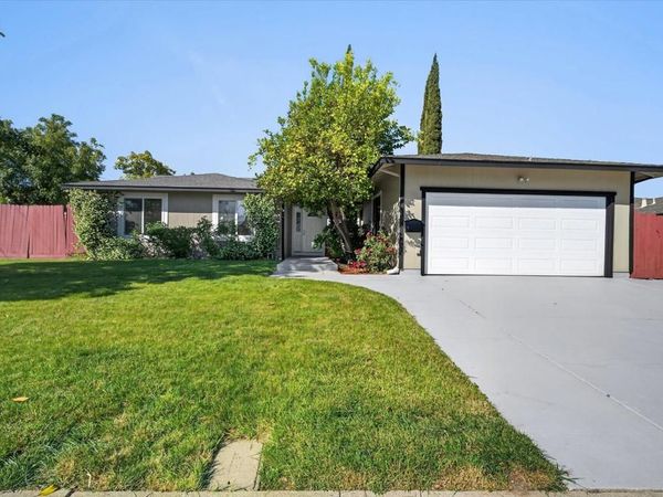 901 Helix Dr, Concord, CA 94518