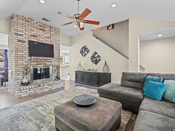 9219 BROXTON DR, San Antonio, TX 78240