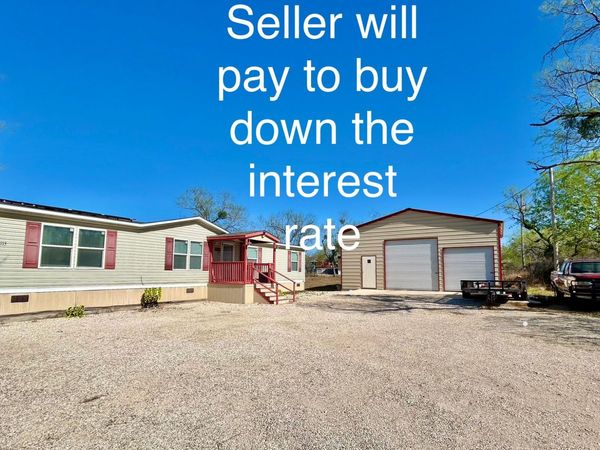 115 E 4TH ST, Natalia, TX 78059