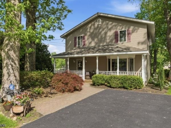 32 W Lakeview Trl, Jefferson, NJ 07885