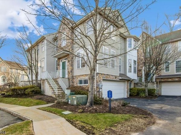 145 Arrowgate Dr, Randolph, NJ 07869