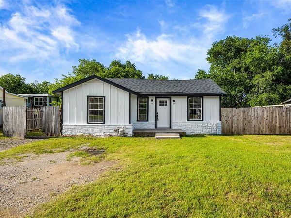 5225 Urbanview Street , Sansom Park, TX 76114
