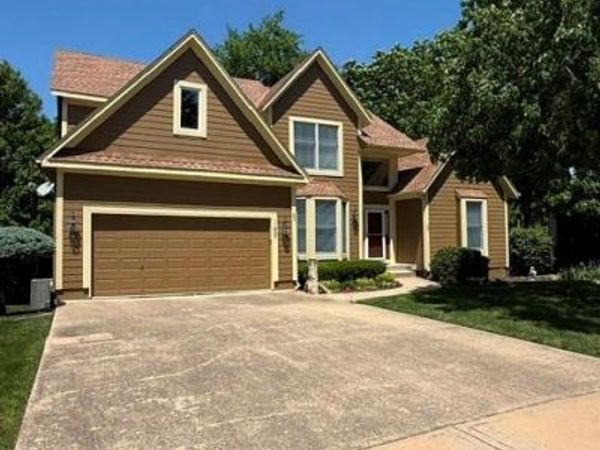 11820 Skyview Lane, Olathe, KS 66061