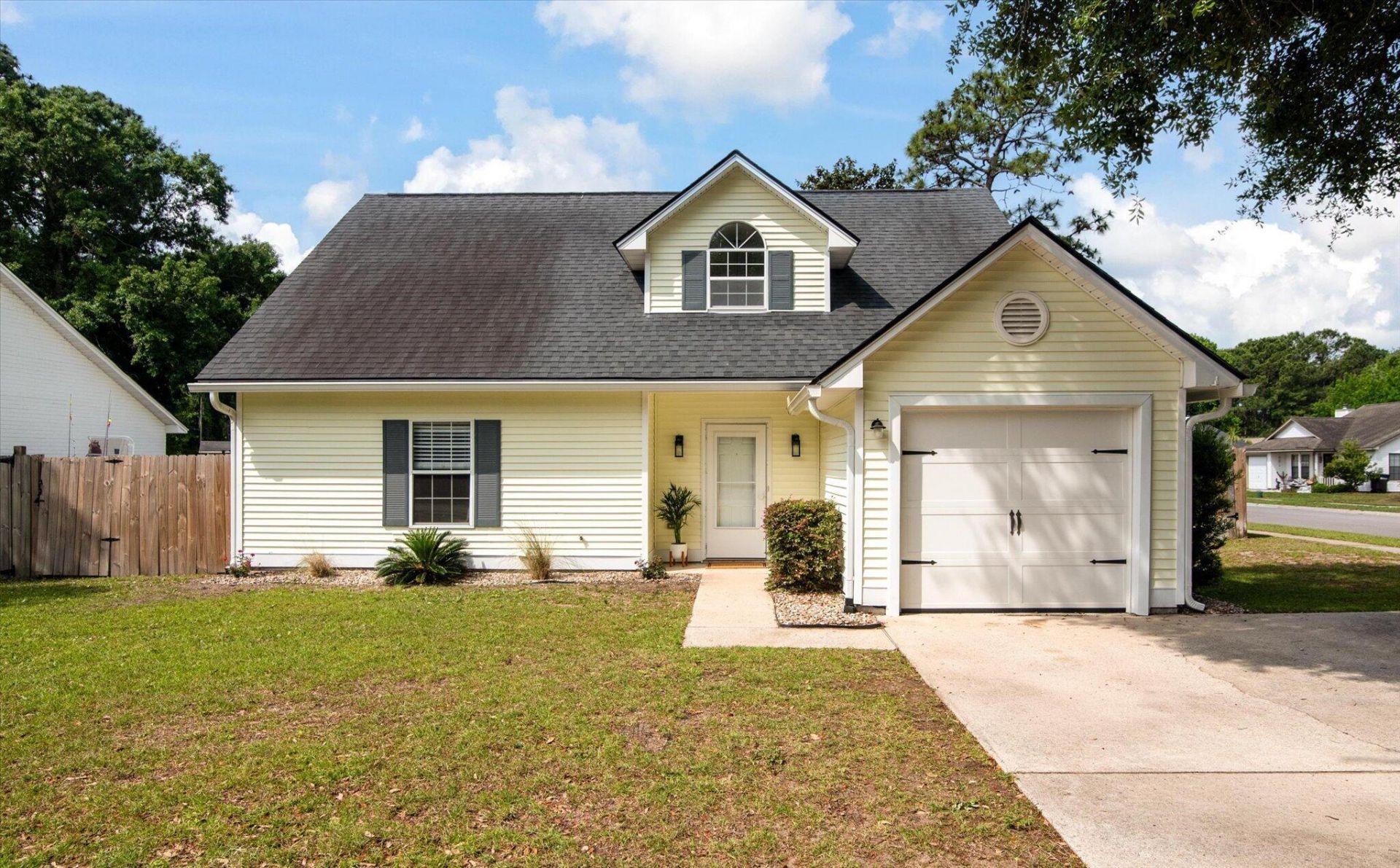 1394 W Point Drive Photo 4