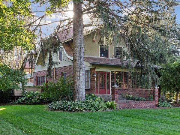 1085 Ryan Avenue W, Roseville, MN 55113
